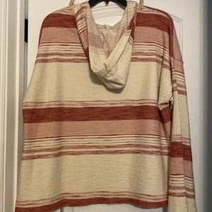 NWT Women’s size 2X hooded pullover shirt with front pocket.